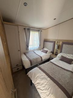 Luxury mini lodge with lakeside views - 2