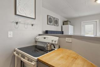 Sleek & Bright 1st Flr Studio Short -Midterm Stays - Manchester - 4