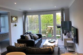 2 Bed Villa Sleeps 4 - Wifi Garden Sea Views - 8