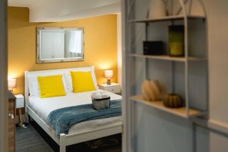 Swiss Cottage Hideaway Sleeps 8 Regents Park - 3