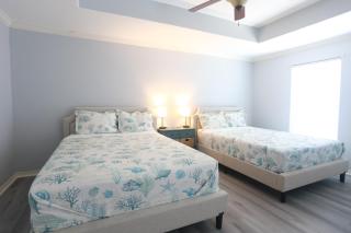 Entire House - Spacious 3 Bedroom on the Island - 9