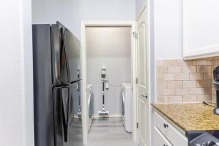 Entire House - Spacious 3 Bedroom on the Island - 8