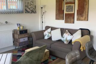 2 Bed Chalet Sleeps 6 - Pets Near Beach Parking - 5