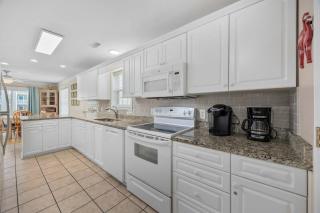 Beach Ball Private Pool Steps 2 Pier by Beach Star - 7