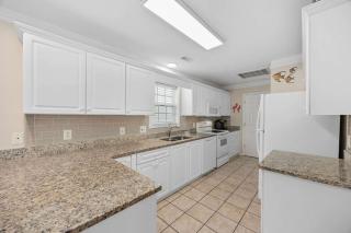 Beach Ball Private Pool Steps 2 Pier by Beach Star - 2