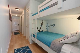 Caribbean Blue steps from the beach Pool view Family friendly - 5