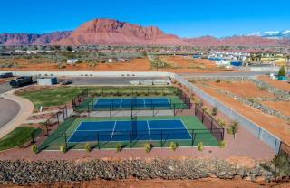 50-51| 2 Homes Together in St. George with Private Hot Tub - 3