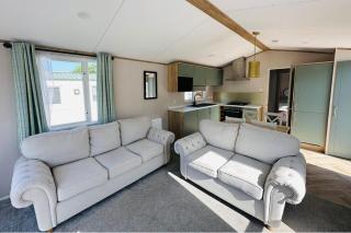 2 Bed Lodge Sleeps 6 - Holiday Park Parking Pets - 8