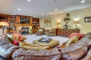 Elegant 6,300-Sq-Ft Family Home with Hot Tub in Orem - Orem - 6