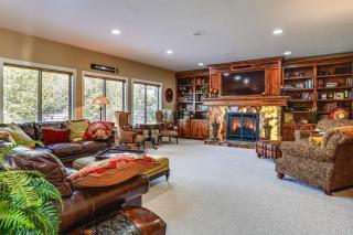 Elegant 6,300-Sq-Ft Family Home with Hot Tub in Orem - Orem - 5