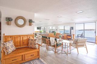 Oceanfront Retreat, Mount Rainier, King bed, Games - 7