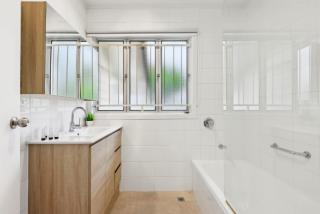 Spacious 3-Bed Home in Morningside with Backyard - 4