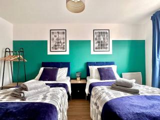 Watford Serviced Apartment, Free Parking, City Centre Sleeps 5 - 6