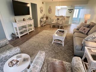 Relax at Tamarind – 2BR End Unit by Beach & Bay - 5