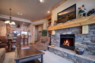 Palisades Lodge Suite 307 - 8