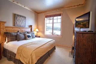 Palisades Lodge Suite 307 - 4