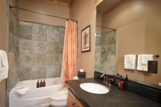 Palisades Lodge Suite 307 - 1