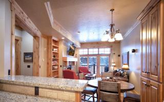 Palisades Lodge Suite 206 - 8