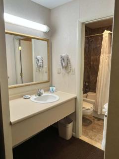 Windjammer Lodge - 4