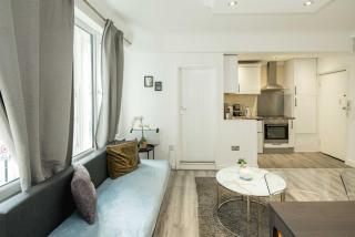 Stylish 2-Bed Flat with Sofa Bed - 4