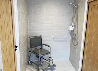 Fully Accessible-Disabled Adapted-Hot Tub-Pets - Alcester - 9