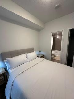 Cozy Condo Midtown Toronto - 5