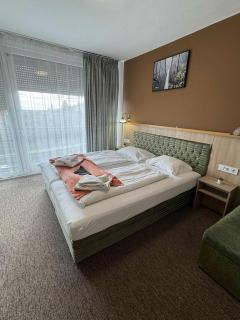 CASTLE WALL Wellness Guesthouse - 8