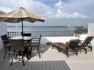 Waterfront Luxury - Bay Breezes & Loft Lounge - 9