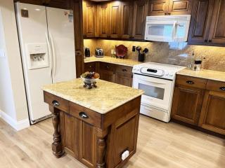 Waterfront Luxury - Bay Breezes & Loft Lounge - 3