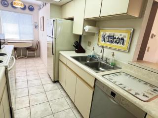 Peaceful Escape – Walk to Pool, Bay & Beach - 8