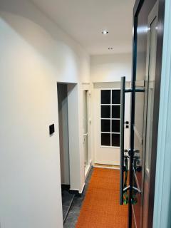 Miss Nareen's Central Rooms - 4