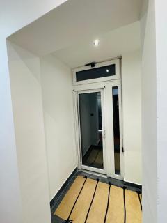 Miss Nareen's Central Rooms - 5