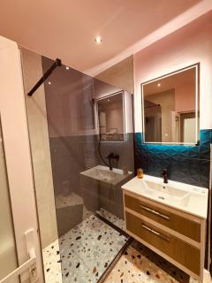 Miss Nareen's Central Rooms - 0