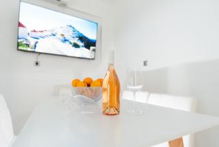 Central Fira Luxury Apartment - 1