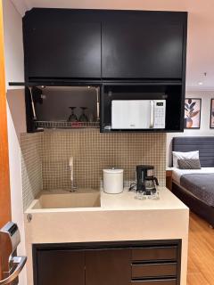 Barra da Tijuca - 508 - De Frente para Maravilhosa Piscina - Estacionamento Gratuito - Academia Comphania Atletica - Balsa para Praia Grátis - Microondas - Geladeira Grande - Recepção 24horas - Wi-Fi - Com Pia - 2