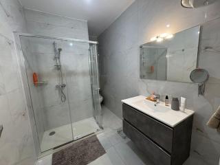 Modern one bedroom Apartment - 4