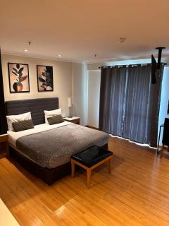 Barra da Tijuca - 508 - De Frente para Maravilhosa Piscina - Estacionamento Gratuito - Academia Comphania Atletica - Balsa para Praia Grátis - Microondas - Geladeira Grande - Recepção 24horas - Wi-Fi - Com Pia - 6