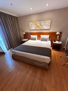 Flat com Vista Panorâmica -15- na Barra da Tijuca - Estacionamento Gratuito - Frigobar - Ar condicionado - Piscina - Academia - Balsa para Praia Grátis - Varanda - Vista Parcial Mar e Lagoa - 8