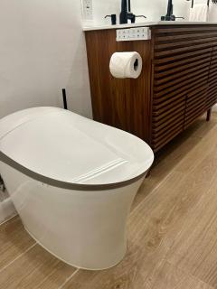 Home in Heart of Wilton Drive, 4 Mi to Beach - 7