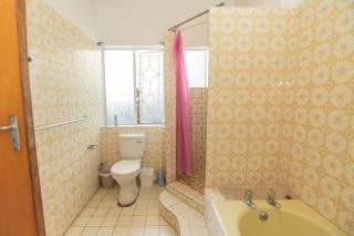 6 Bedroom House - Summerstrand Port Elizabeth - 2