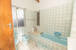 6 Bedroom House - Summerstrand Port Elizabeth - 3