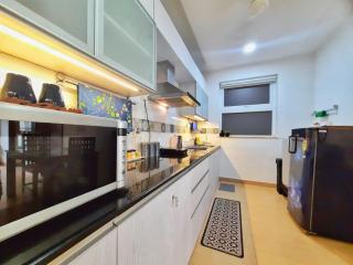 Luxury Pool view Apartment w Jacuzzi by Mirabella - 7