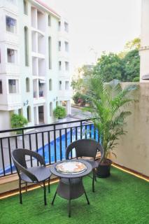 Luxury Pool view Apartment w Jacuzzi by Mirabella - 2