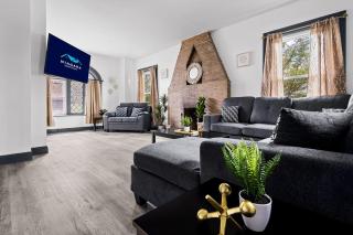 Large-Group Ready-8BR Home Near Niagara - Niagarafälle - 0