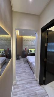 Modern & Close to Airport Apartment مسكن عصري بالقرب من المطار غرفة و صالة - 3