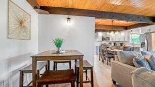 Amazing Lakefront Paradise with Perfect Location - 3