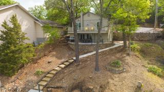 Amazing Lakefront Paradise with Perfect Location - 0