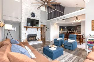 3 Bedroom Osage Beach Condo w/ Pool & Main Channel Views - 2