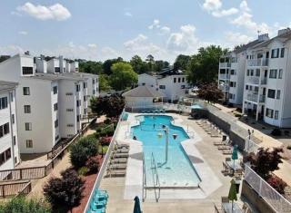 3 Bedroom Osage Beach Condo w/ Pool & Main Channel Views - 0