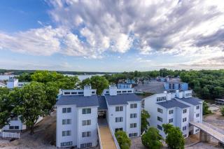 3 Bedroom Osage Beach Condo w/ Pool & Main Channel Views - 0